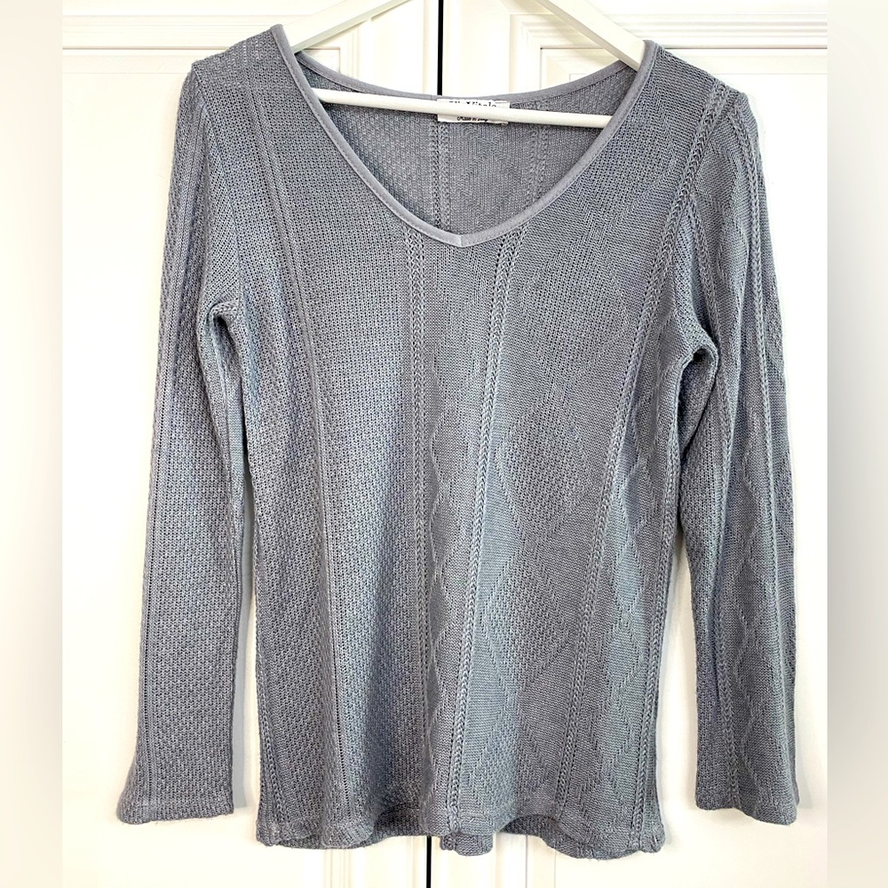 Via Vitale Women’s Sz  Medium Grey Sweater Made in Italy V Neck Shirt Top
